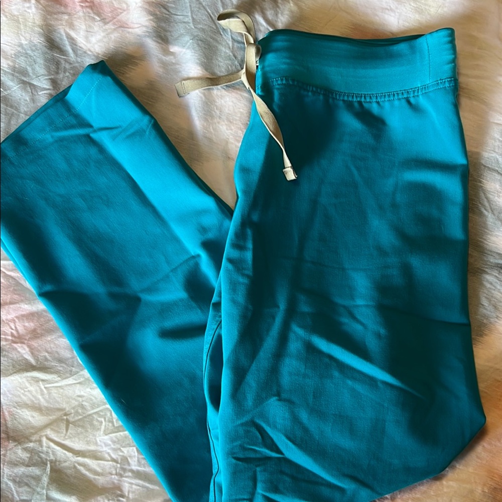 Figs
Livingston
Blue small
1772 color